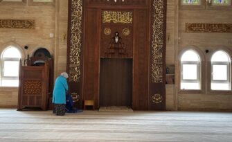 İbadethanelerin temizliğine devam ediliyor