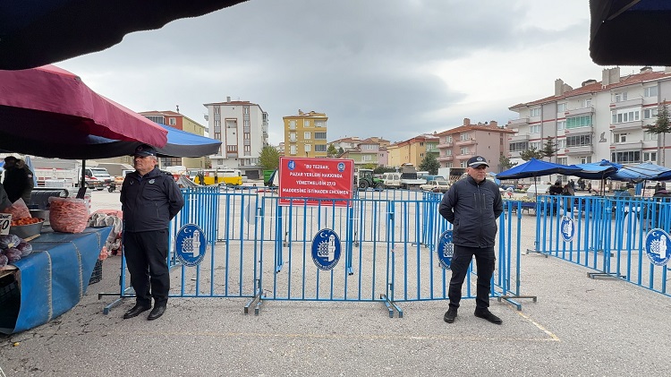 O pazarcıların tezgahları iptal edildi!