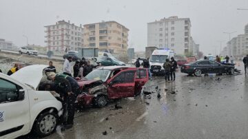 Kazada aynı aileden 4 kişi yaralandı