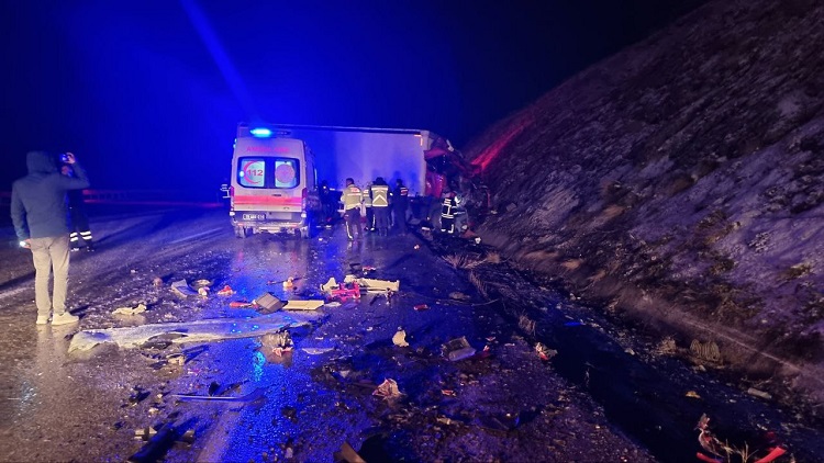 Aynı yerde iki kaza: 3 yaralı