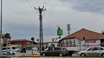 Elektrik direğindeki patlama korkuttu