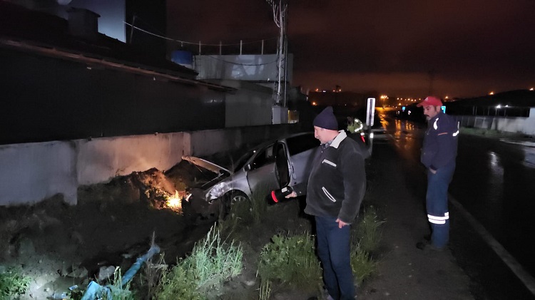 Yol kenarındaki su kanalına düştü