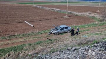 Hakimiyetini kaybetti şarampole uçtular