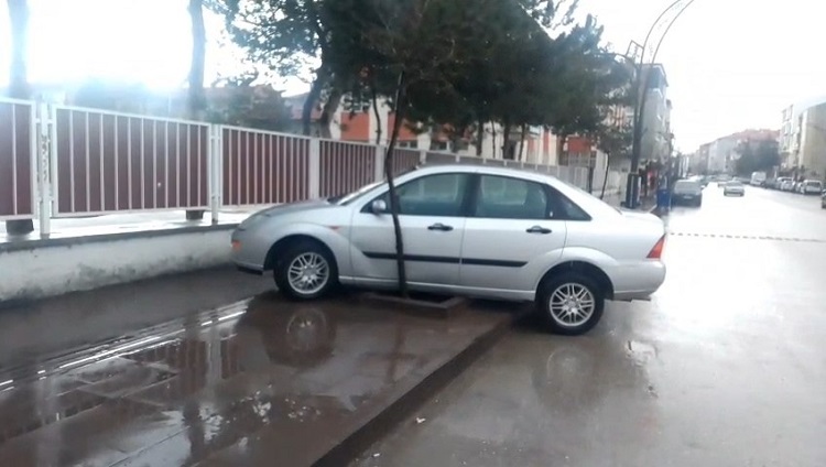 Kazada 14 yaşındaki sürücü kaçtı!