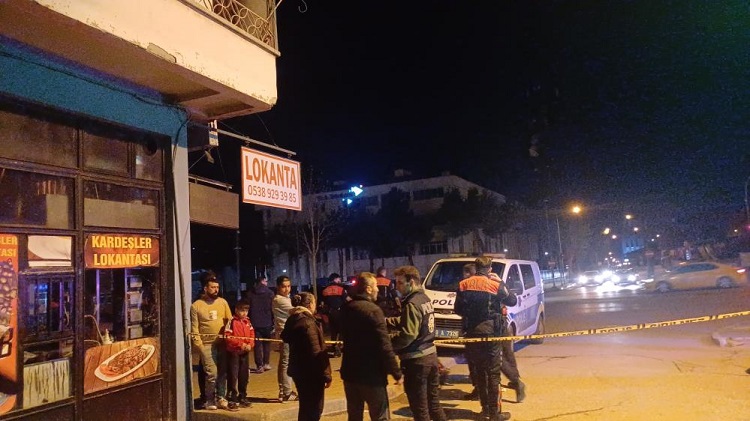 Üzerine benzin döküp yakmak istedi!