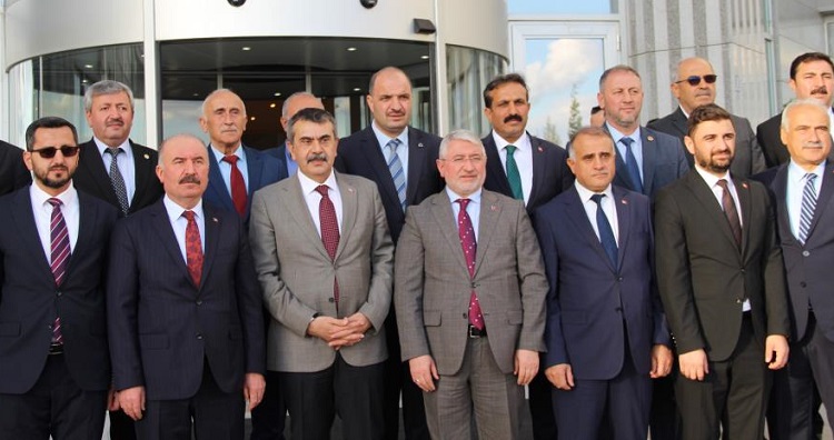Başkan taleplerini Bakan Tekin’e iletti