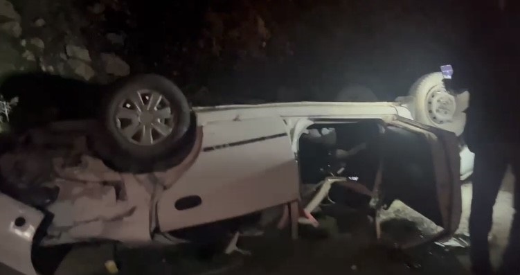  Takla atan otomobil hurdaya döndü