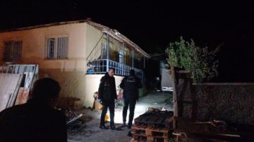 Evinin önünde tabanca ile vuruldu