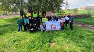 Okul bahçesi ve çevresini temizlediler