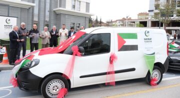 Hayırsever işadamı Gazze’ye aracını bağışladı