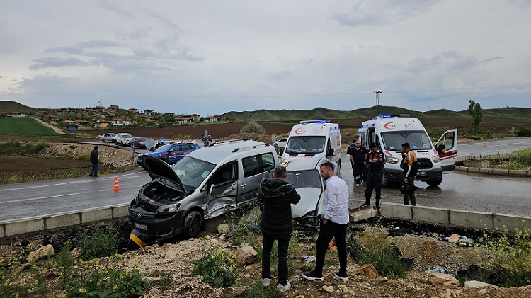 Sarmaşa’daki kazada 4 kişi yaralandı