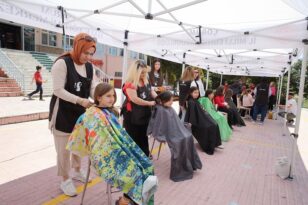 Köy çocuklarının yüzlerini güldürdüler