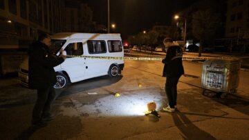 Evinin önünde silahla ağır yaraladılar!