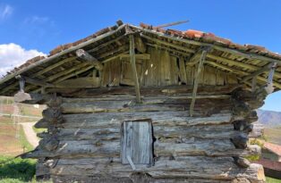  Çivisiz ahşap ambarlar zamana direniyor