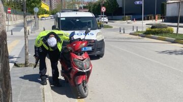 Motosikletten düşen sürücü yaralandı