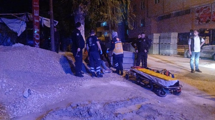  Çorum’da iki kişi birbirini bıçakladı!