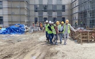  Üzerine iskele düşen işçi yaralandı