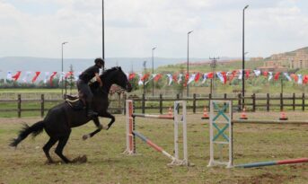 Çorum’da atlar güzellikleriyle yarıştı
