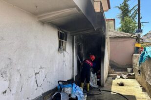 Evde çıkan yangın paniğe sebep oldu