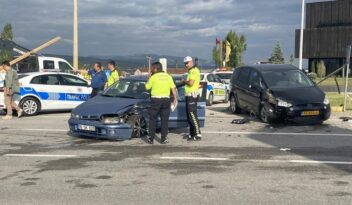 Çevre yolu kavşağında çarpıştılar: 3 yaralı