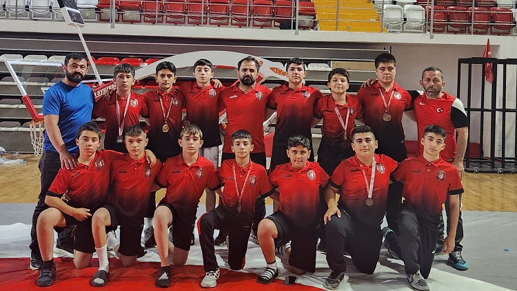 Çorumlu güreşçilerden büyük başarı