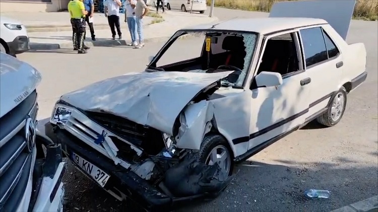 Park halindeki minibüse çarptı