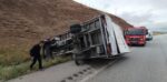 Kamyonet devrildi sürücü yaralandı
