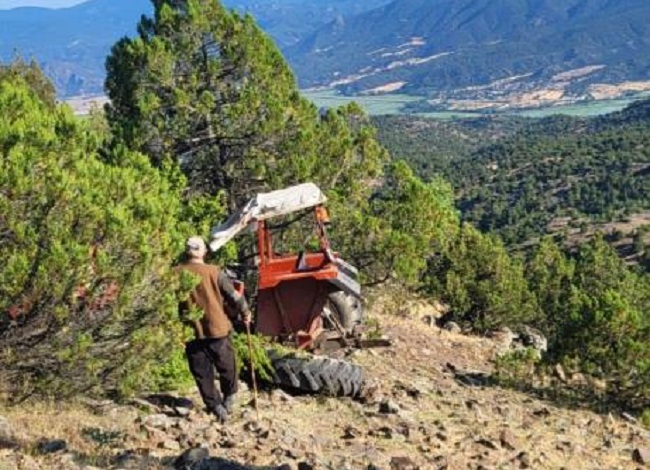 Traktör şarampole devrildi takla attı