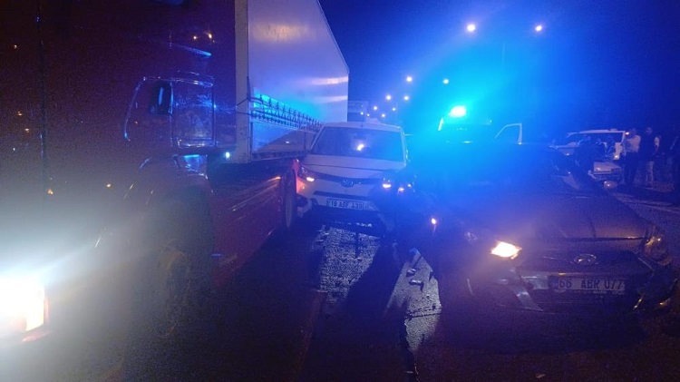 Zincirleme kazada yol trafiğe kapandı