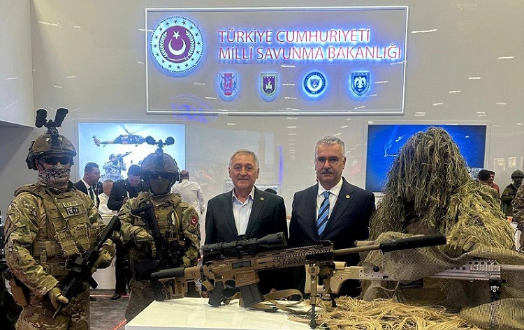 Ahlatcı Savunma Sanayi fuarına katıldı