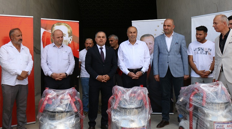 Süt sağım makineleri törenle dağıtıldı