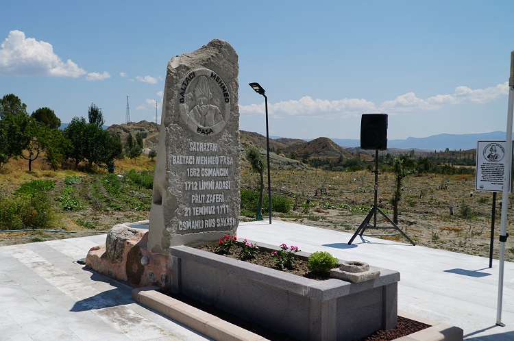 Baltacı Mehmed Paşa için anıt mezar yapıldı