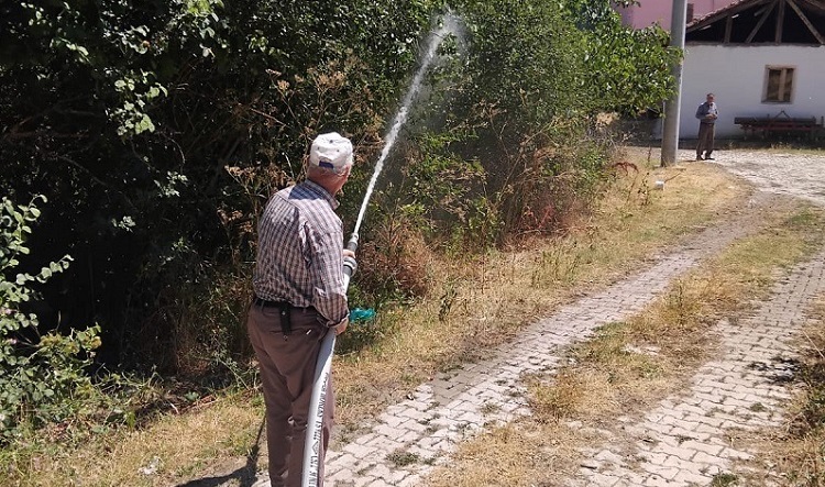Köylere yangın hortumu dağıtılıyor