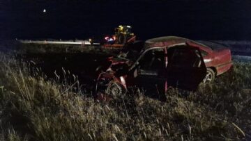 İki otomobil kafa kafaya çarpıştı