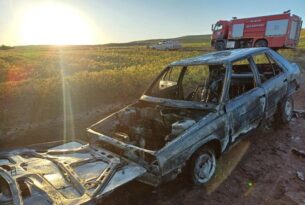 Çorum’da park halindeki otomobil yandı