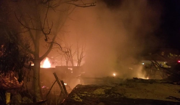 Yangında 2 ev 2 garaj ve 1 ahır kül oldu