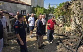 Evi yanan aileyi ziyaret ettiler