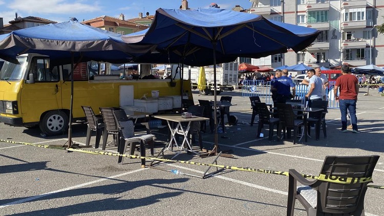 Cumartesi pazarında silahlı kavga!