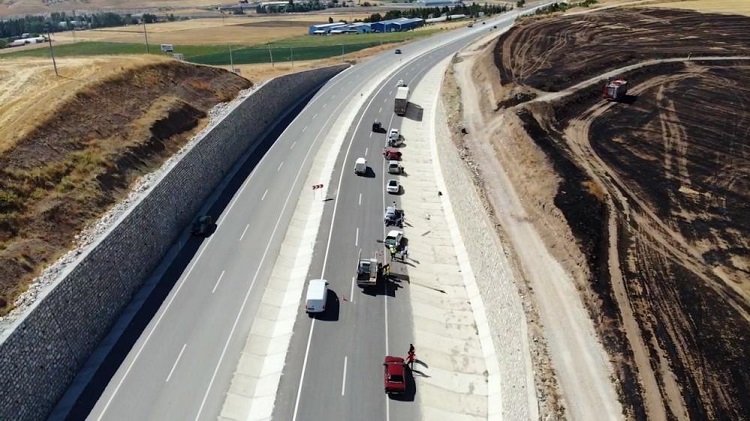 Zincirleme kazada 7 araç birbirine girdi