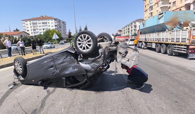 Zincirleme kazada 1’i çocuk 8 kişi yaralandı