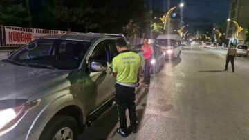 Kurallara uymayan 15 sürücüye ceza!