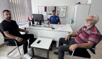 Yolda bulduğu altınları sahibine verdi