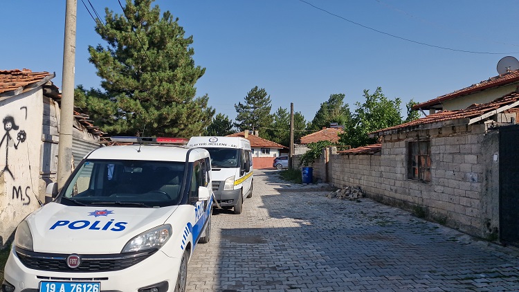 Yalnız yaşayan kişi evinde ölü bulundu
