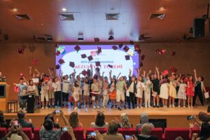 Çocuk üniversitesi öğrencileri kep attı