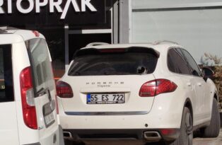 Park halindeki araç kurşunlandı!