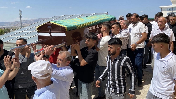 17 yaşındaki genç toprağa verildi