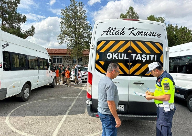 Jandarma ekiplerinden sıkı denetim