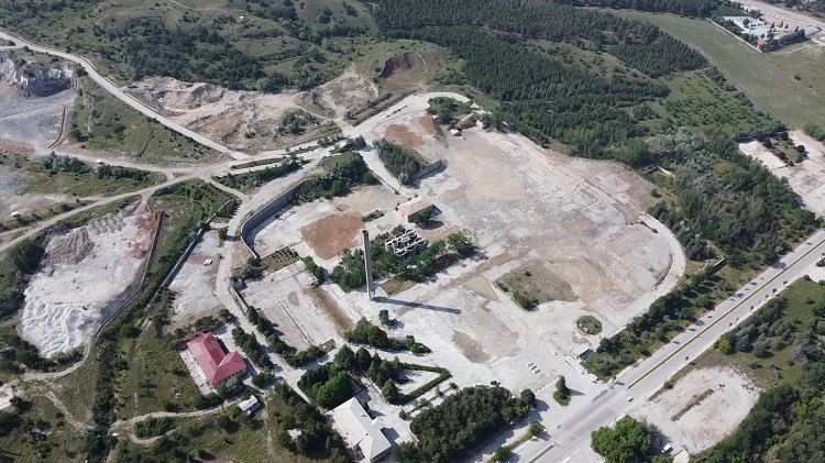 Çimento arazisi bugün satılacak