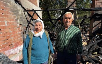 Yangın sonrası yaşlı çift evsiz kaldı