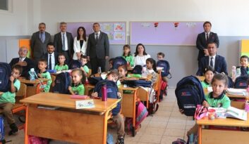 Öğrencilere çanta ve kırtasiye desteği